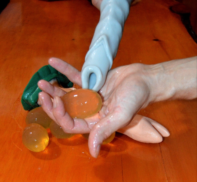 the-emerging-fetish-of-laying-alien-eggs-inside-yourself-body-image-1439338296